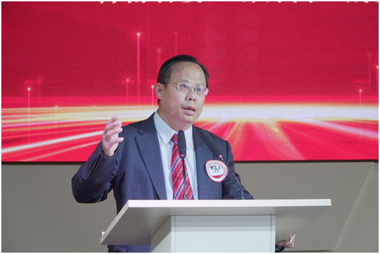 海南政法職業(yè)學(xué)院副院長(zhǎng)、海南省委“講師團(tuán)”成員、教授、博士生導(dǎo)師朱錦茂。符敦孝攝